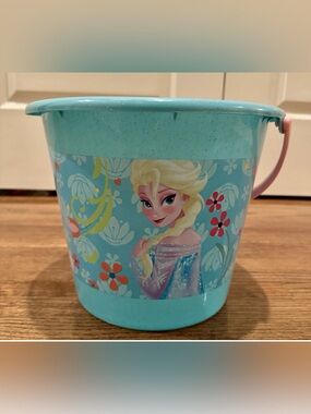 Large Disney Frozen Trick or Treat / Beach / Pool Bucket 8.5” x 10.5”